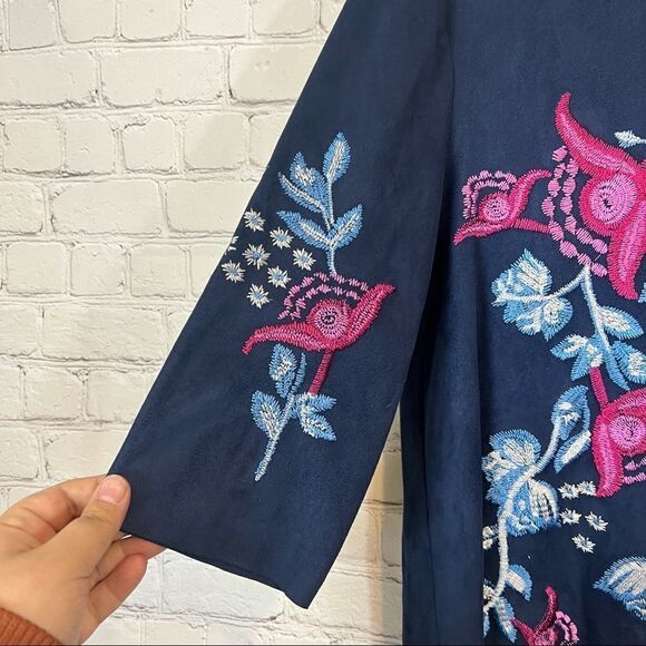 Zara Women’s Size Small Navy Blue Faux Suede Embroidered Swing Top - Picture 3 of 6